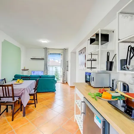Riccardo House 1 Min From - Happy *