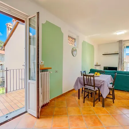 아파트 Riccardo House 1 Min From - Happy